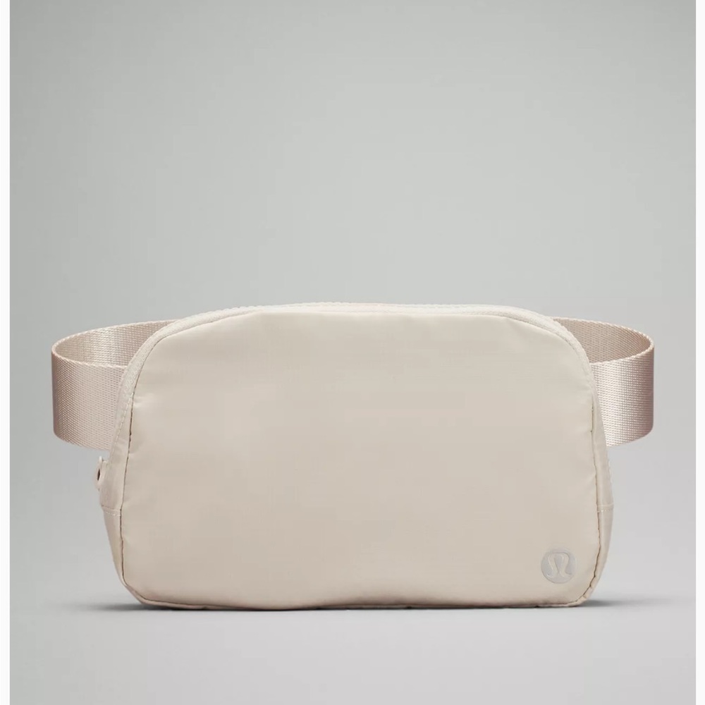 Lululemon Everywhere Belt Bag 1L in WHITE OPAL